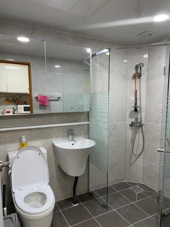 Hongik Univ Station Exit 1 Apartment Seoul
