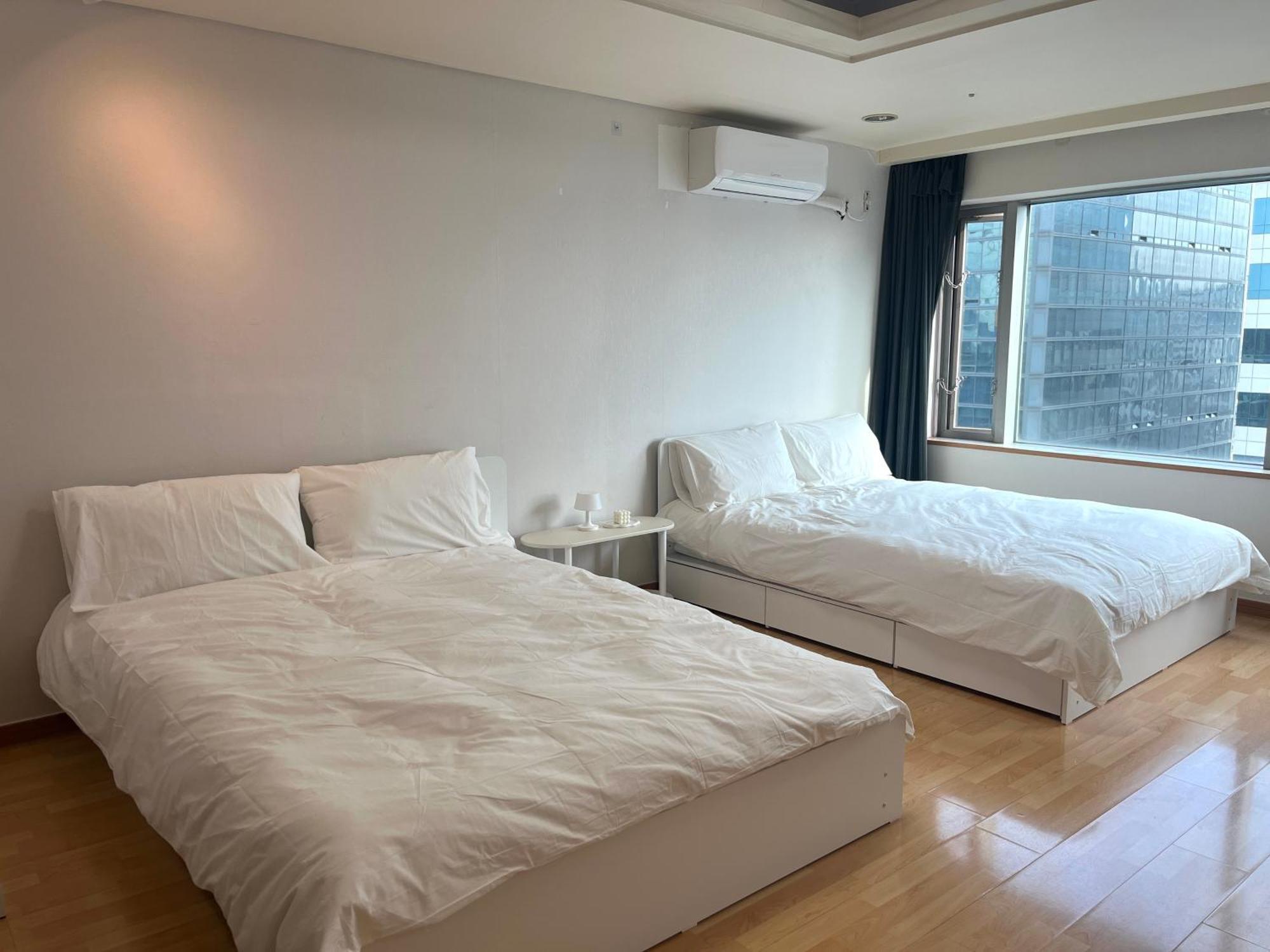 Hongik Univ Station Exit 1 Apartment